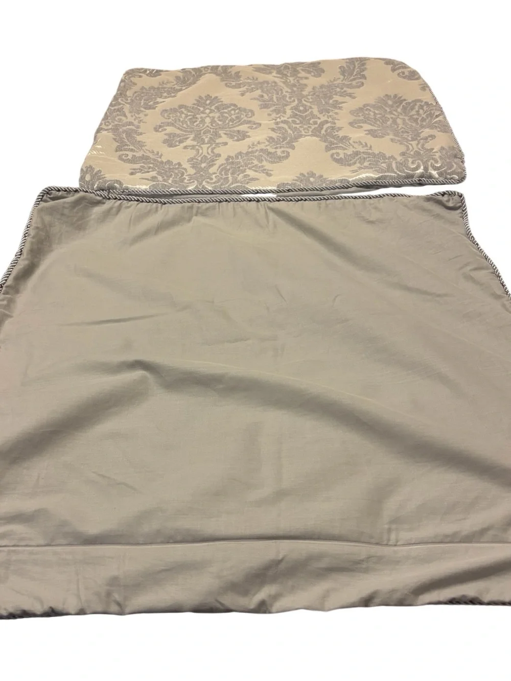 2 Nicole Miller Artelier Pillow Shams Tonal Floral Damask Jacquard Gray Cream
